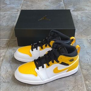 BNIB Air Jordan 1 Mid Gold-Black White High Top Sneakers